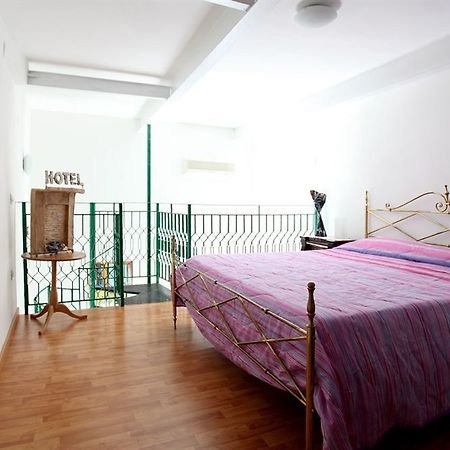Dormidame Bed & Breakfast เนเปิลส์ ภายนอก รูปภาพ