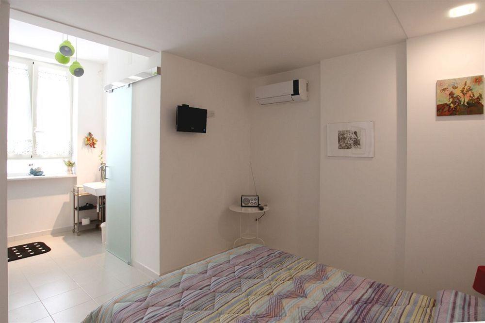 Dormidame Bed & Breakfast เนเปิลส์ ภายนอก รูปภาพ