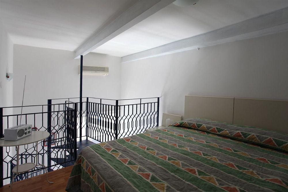Dormidame Bed & Breakfast เนเปิลส์ ภายนอก รูปภาพ